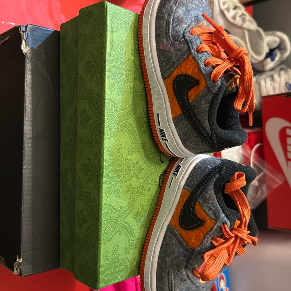 5c orange grey and black suede dunks worn maybe twice very fresh n sporty